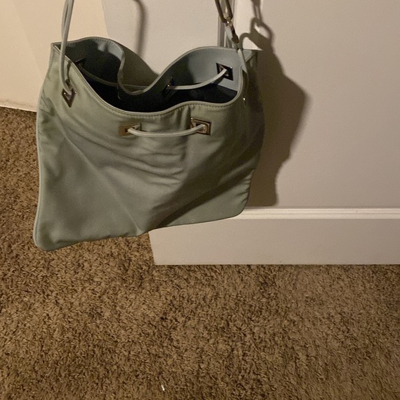 EUC gucci canvas bag beautiful inside and out looks new - Picture 3 of 5